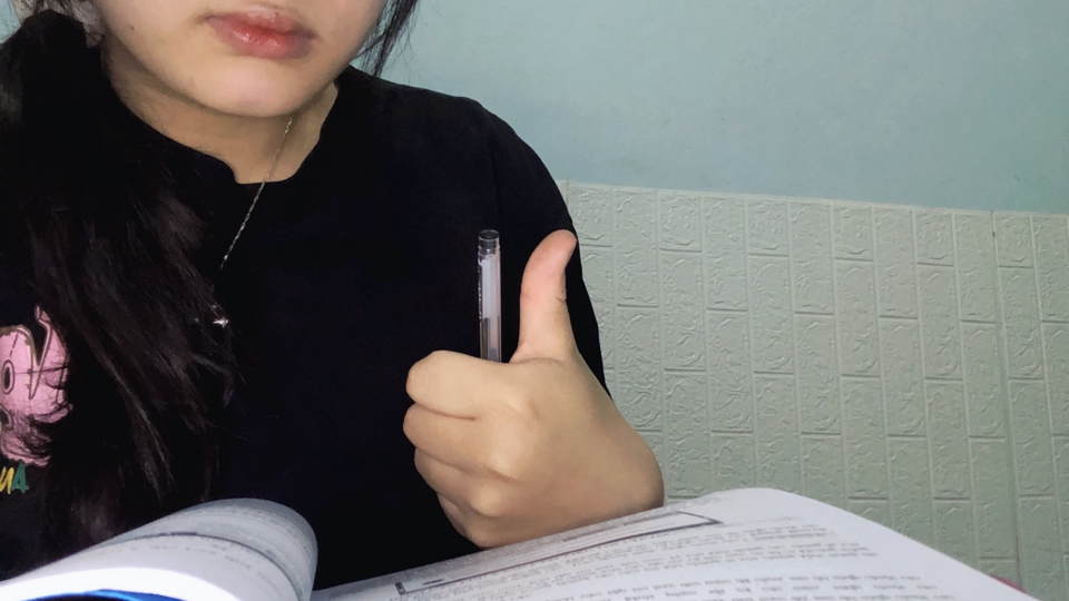 Một nhỏ sinh viên năm 2 năng động, thích viết, sáng tạo phá cách , trách nhiệm và giao tiếp tốt