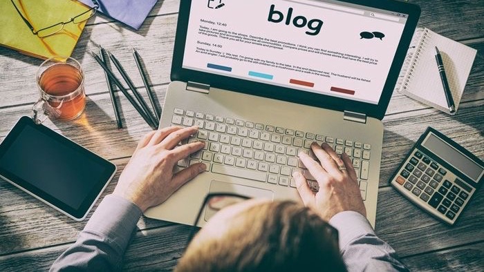 Biến ý tưởng thành thông điệp"chạm"và giữ chân khách hàng trong 3 giây. Xem Portfolio &Hợp tác ngay!