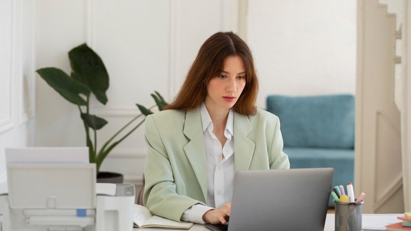 Hỗ trợ quản lý lịch làm việc, soạn thảo văn bản