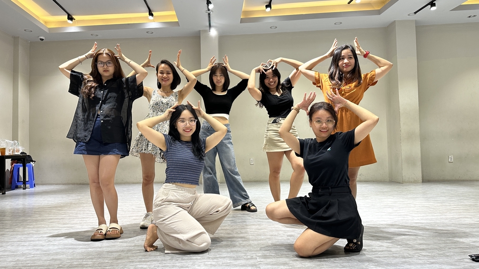Luyện tập tại Dance Studio cùng người biểu diễn và biên đạo